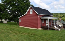 6 7th St, Donegal, PA 15323