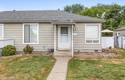 1418 &1420 Queen Ave, Yakima, WA 98902
