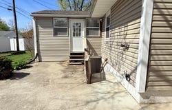 6 CIRCLE DRIVE, READING, PA 19606