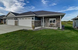 825 Vineyard Drive, Cambridge, WI 53523