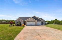 392 Pinecrest, Jackson, MO 63755