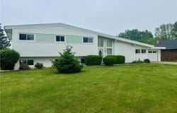 2736 W Skyline Drive, Lorain, OH 44053