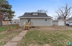 307 W Oak St, Beresford, SD 57004