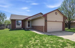 941 E Forest Ct, Haysville, KS 67060