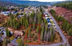 102 Memory Ln, Pinehurst, ID 83850