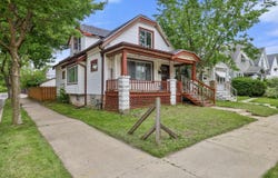 3002 S 7th St, Milwaukee, WI 53215