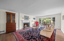 934 W Shaker Cir, Mequon, WI 53092