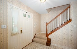 1075 Creekside Drive, Wheaton, IL 60189