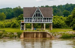 451 Riverway Dr., Doniphan, MO 63935