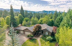 327 Whitestone Drive, Grants Pass, OR 97527
