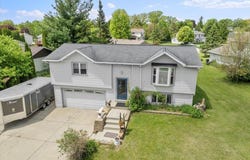 917 Wheelock Avenue, Hartford, WI 53027