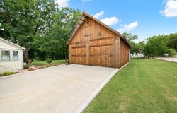 404 E Wall Street, Grapevine, TX 76051
