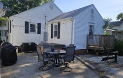 1055 E ELM Street, Canton, IL 61520