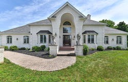 W289n4756 Wild Rose Ct, Hartland, WI 53029