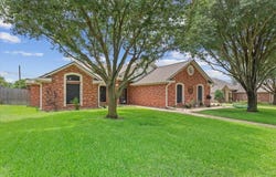 433 Oakberry Drive, Hewitt, TX 76643