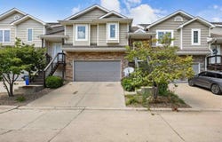 1050 Twilight Dr, NorthLiberty, IA 52317