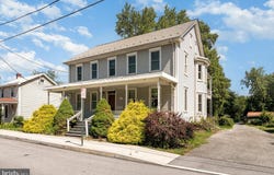 211 E PINE STREET, MOUNT HOLLY SPRINGS, PA 17065
