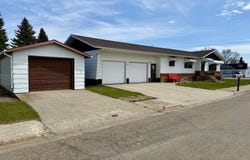 9 N  Badger St, Wishek, ND 58495