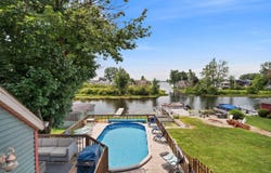 11621 N Elm Grove Drive, Syracuse, IN 46567-8507