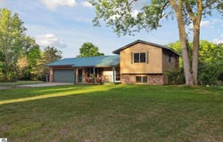 4888 W Jackson, Alma, MI 48801