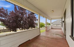 826 E 15TH St, TheDalles, OR 97058