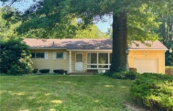 1967 Far View Road, Akron, OH 44312