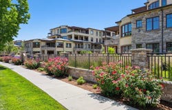 3075 W Crescent Rim Dr, Boise, ID 83706-3067
