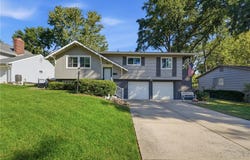 1700 NE 67th Place, Gladstone, MO 64118