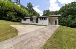 407 Blackberry Lane SE, Lindale, GA 30147