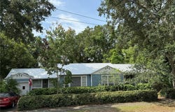 210 W 11TH AVENUE, MOUNT DORA, FL 32757