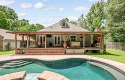 8282 LAKE PARK Drive, Denham Springs, LA 70726