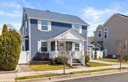 31 N Clarendon Ave, Margate, NJ 08402