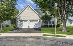 7 Woodlake Court, Barnegat, NJ 08005