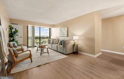 5300 HOLMES RUN Parkway, ALEXANDRIA, VA 22304