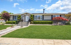 3 Brookview Lane, Manalapan, NJ 07726