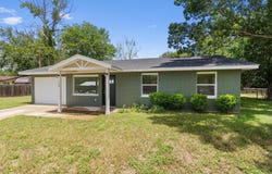 115 Sycamore ST, Luling, TX 78648