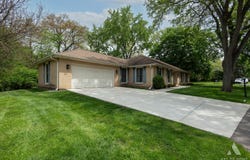 2 DOGWOOD Road, Rolling Meadows, IL 60008