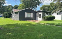 405 S Gillett Street, Elkhart, IL 62634