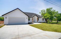 233 Lakeshore Drive, Runaway Bay, TX 76426