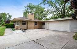 1920 Lone Oak Cir, Brookfield, WI 53045