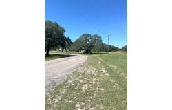 225 Oriole Ave., Camp Wood, TX 78833