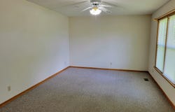 1402 Vista Cir, Tuscumbia, AL 35674