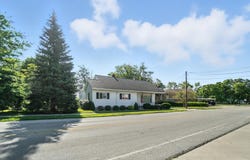 1002 Lincoln Avenue, Wapakoneta, OH 45895