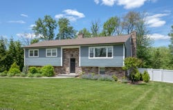 9 Hillcrest Blvd, Warren Twp., NJ 07059-5115