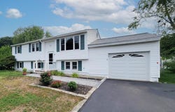 18 Euclid Avenue, Nashua, NH 03060