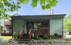 15 SKI SIDE Court, TANNERSVILLE, PA 18372