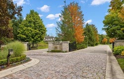 155 BRIDGEVIEW Drive, Bloomfield Hills, MI 48304