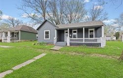 304 E Shawnee Street, Paola, KS 66071