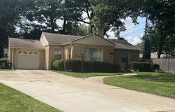 912 Parkwood, ROCKFORD, IL 61107