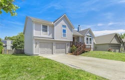 146 W Colleen Drive, Gardner, KS 66030